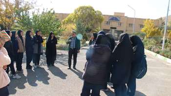 بازدید جمعی از دانش آموزان دبیرستان دخترانه شهدا شهرستان مهدی‌شهر 